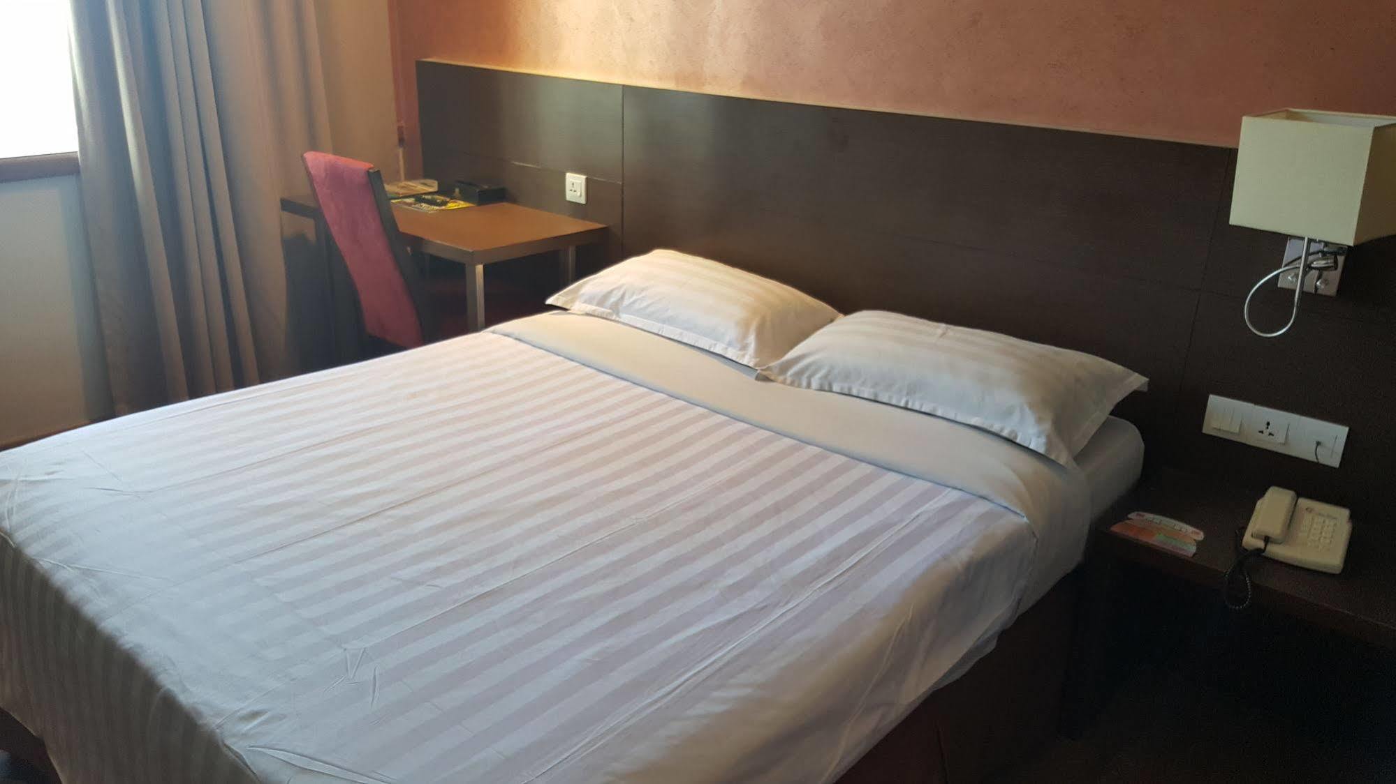 Hotel Malaysia Джорджтаун Экстерьер фото